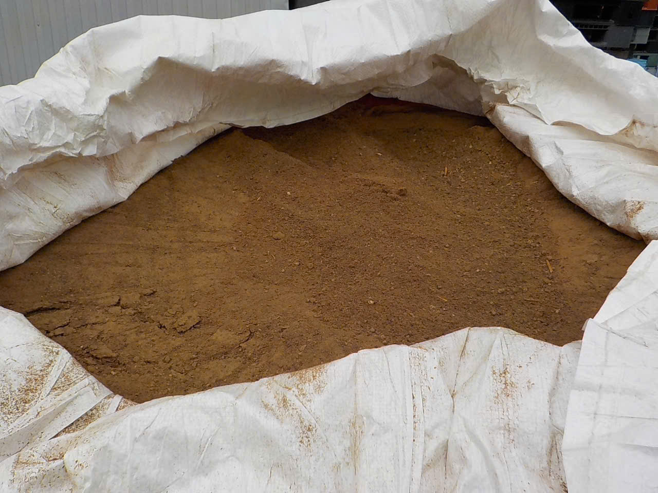 Phân gà hữu cơ dạng bột đã ủ hoai